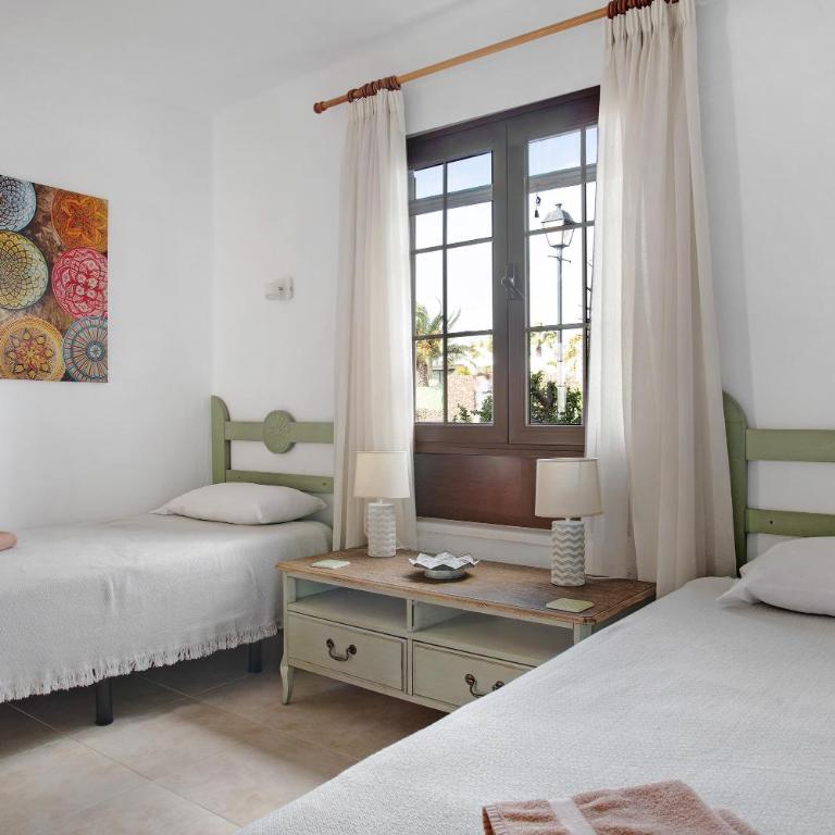 Puerto Chico 3 - Two-Bedroom Deluxe Apartment with Ocean View - 21