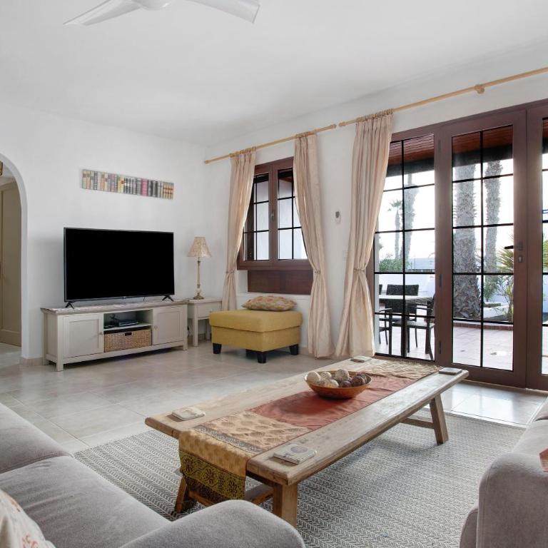Puerto Chico 3 - Two-Bedroom Deluxe Apartment with Ocean View - 6