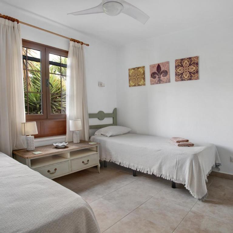 Puerto Chico 3 - Two-Bedroom Deluxe Apartment with Ocean View - 19