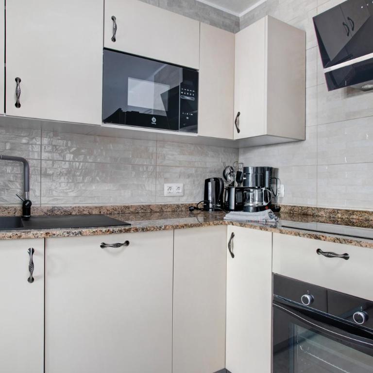 Puerto Chico 3 - Two-Bedroom Deluxe Apartment with Ocean View - 15