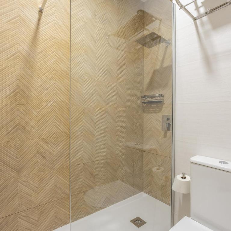 Apartamentos Brisas de Cádiz 1 - Habitación Triple con ducha - 14