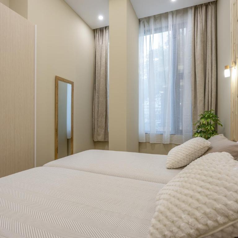 Apartamentos Brisas de Cádiz 1 - Habitación Triple con ducha - 11