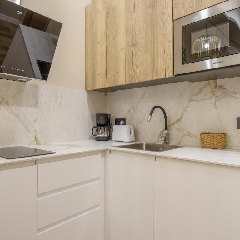 Apartamentos Brisas de Cádiz 1 - Habitación Triple con ducha - 6