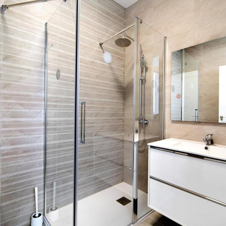 Piso con Encanto - Apartamento Deluxe de 2 dormitorios con balcón - 16