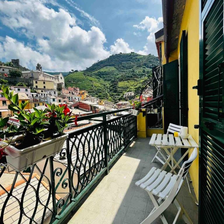 La Terrazza di Vernazza - Two-Bedroom Deluxe Apartment with Balcony - 4