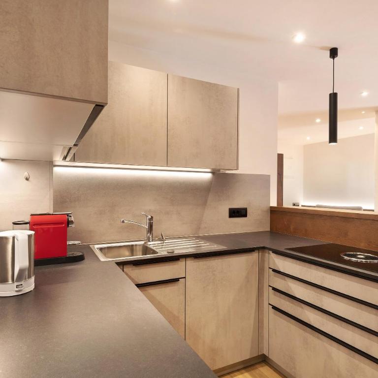 Apartments Montblanc Sella - Appartamento Deluxe con 2 Camere da Letto e Vista Giardino - 7