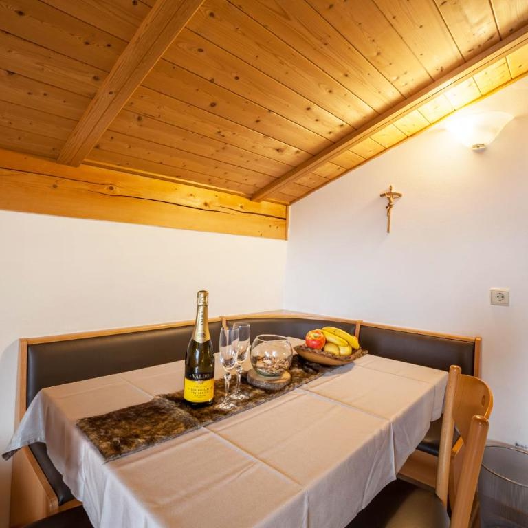 Lingerhof Arnika - Deluxe-Apartment mit 2 Schlafzimmern und Gartenblick - 12