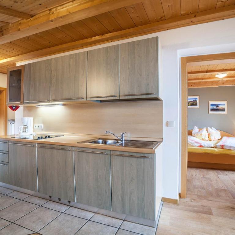 Lingerhof Arnika - Deluxe-Apartment mit 2 Schlafzimmern und Gartenblick - 9