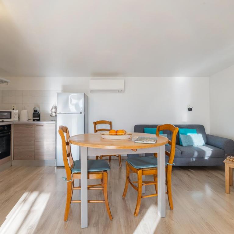 La Miellerie - One-Bedroom House - 4