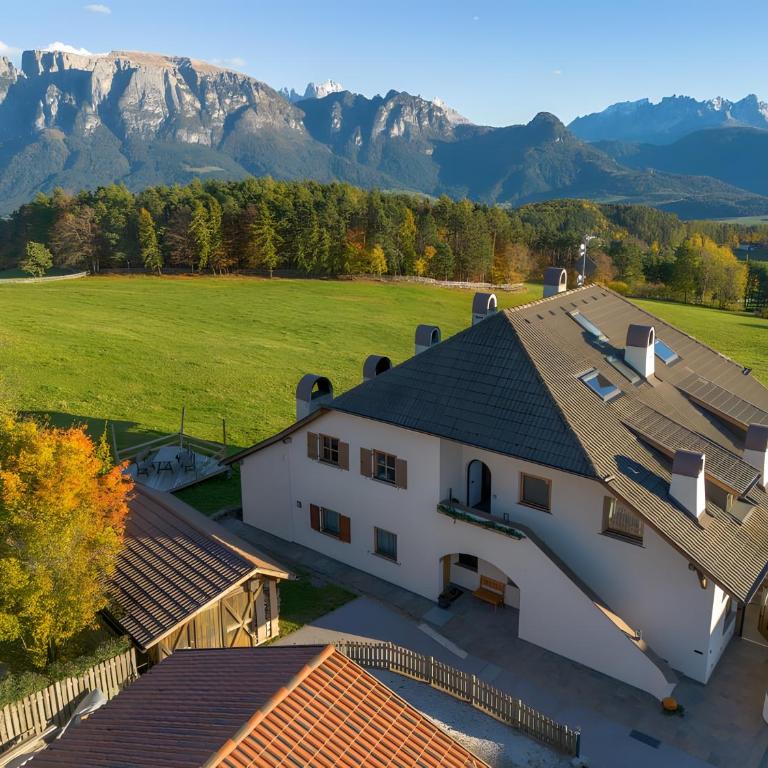 Ferienwohnung Schlern Bio Schrofhof - Two-Bedroom Deluxe Apartment with Garden View - 18