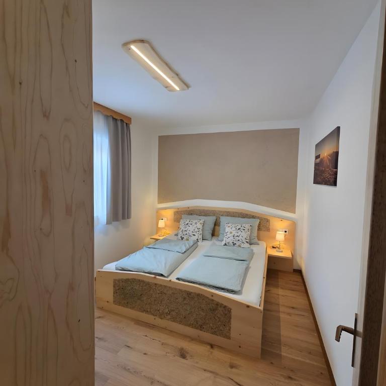 Ferienwohnung Schlern Bio Schrofhof - Two-Bedroom Deluxe Apartment with Garden View - 11