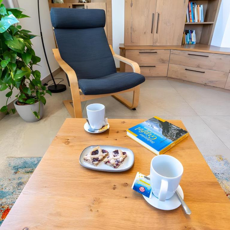 Ferienwohnung Schlern Bio Schrofhof - Two-Bedroom Deluxe Apartment with Garden View - 8