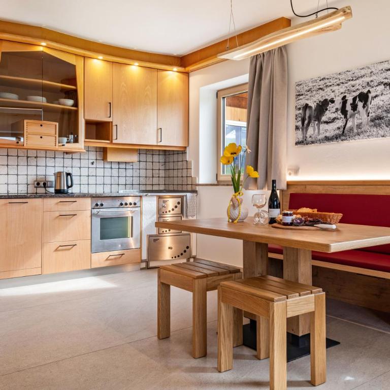 Ferienwohnung Schlern Bio Schrofhof - Two-Bedroom Deluxe Apartment with Garden View - 2