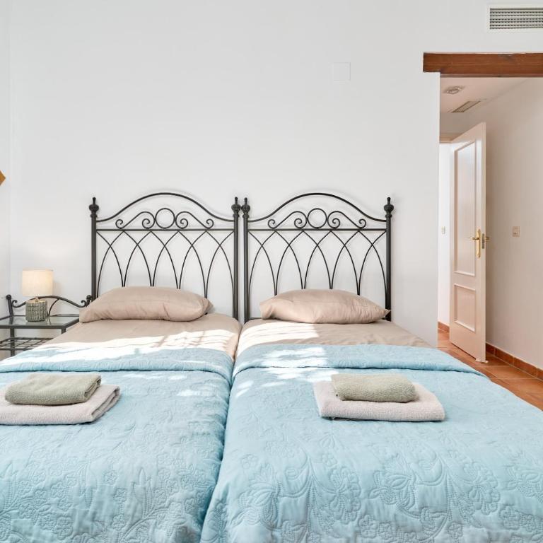 Beautiful House With Splendid Sea - Two-Bedroom House - 10