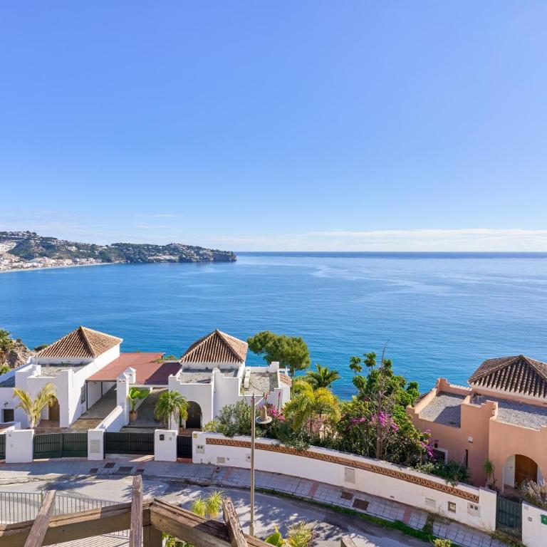 Beautiful House With Splendid Sea - Two-Bedroom House - 40