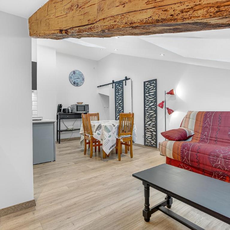 Gîte Uncinatum - La Grange Du Logis - Chambre Quadruple avec Douche - 6