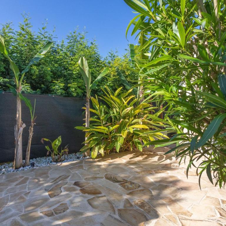 Studio Bormes - One-Bedroom Apartment with Garden View - 22