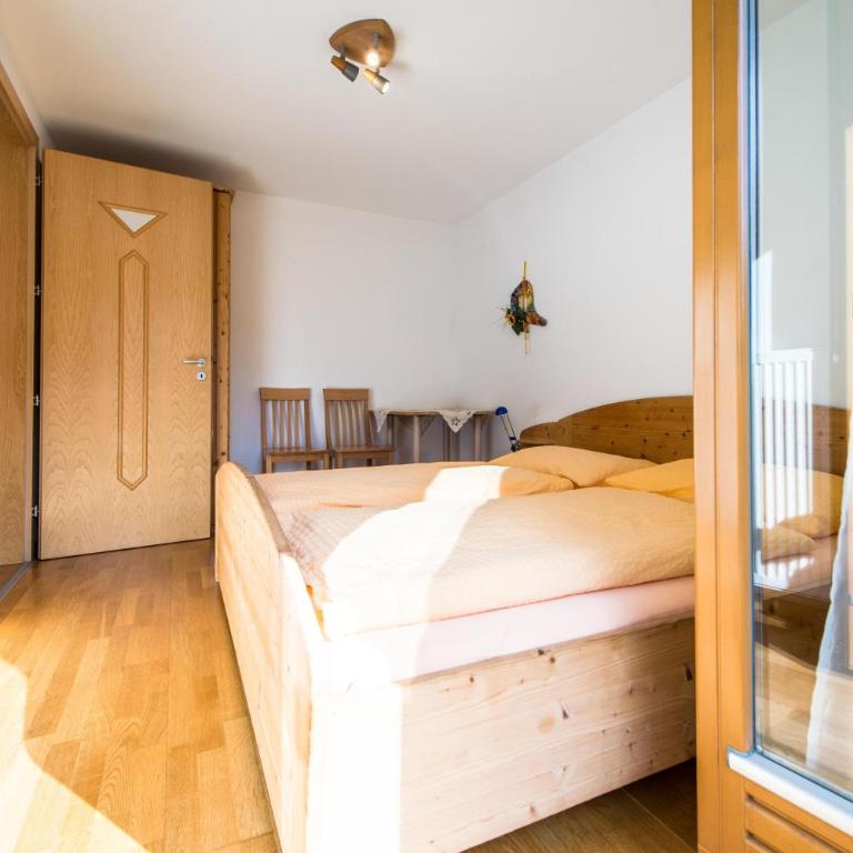 Issingerhof App 3 - Two-Bedroom Deluxe Apartment with Garden View - 4
