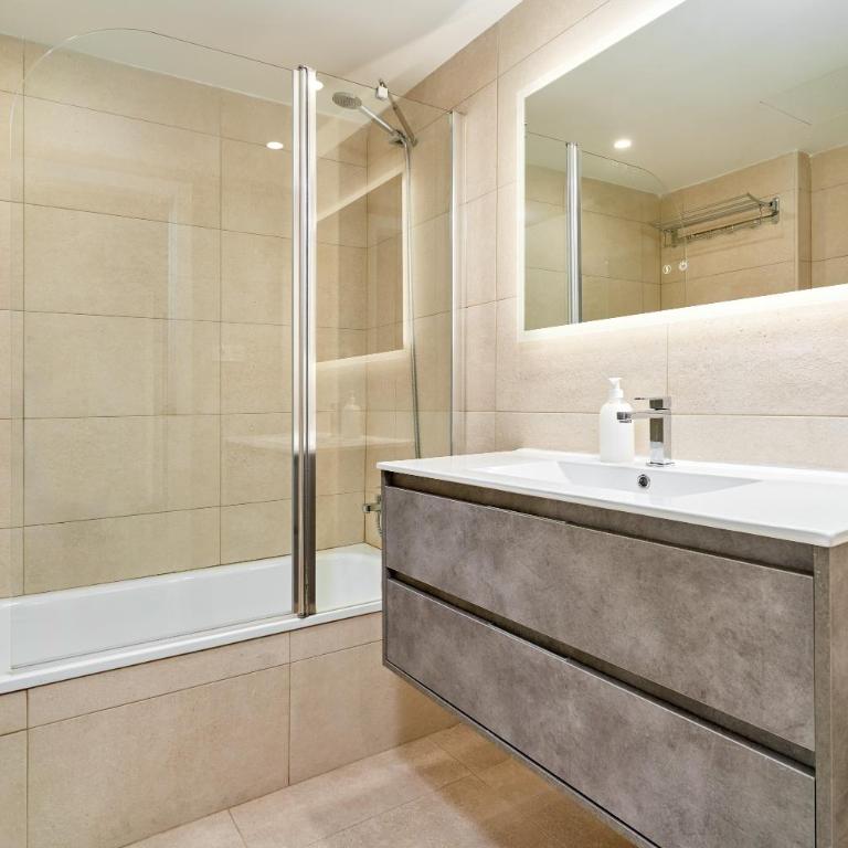Icon Marina D - Two-Bedroom Deluxe Apartment with Ocean View - 18