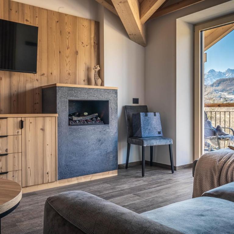 Arnica Alpin Lodge - Two-Bedroom Deluxe Apartment with Garden View - 1