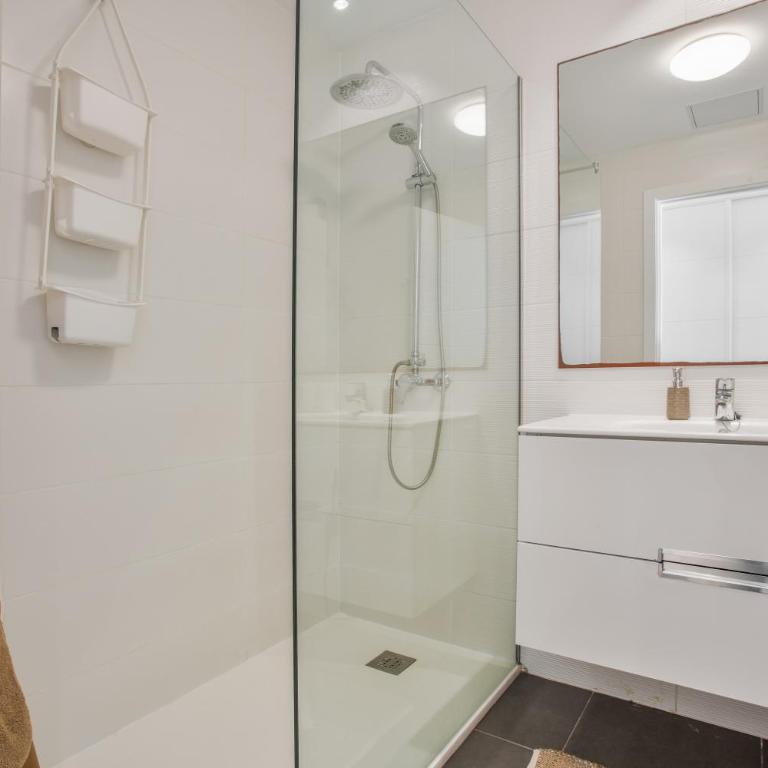 Casa Mila - Apartamento Deluxe de 2 dormitorios con vistas al jardín - 14