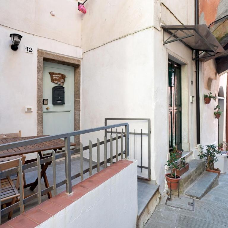 Hemingway's Shelter - One-Bedroom House - 2