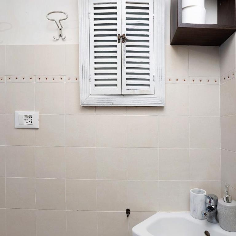 Hemingway's Shelter - One-Bedroom House - 19