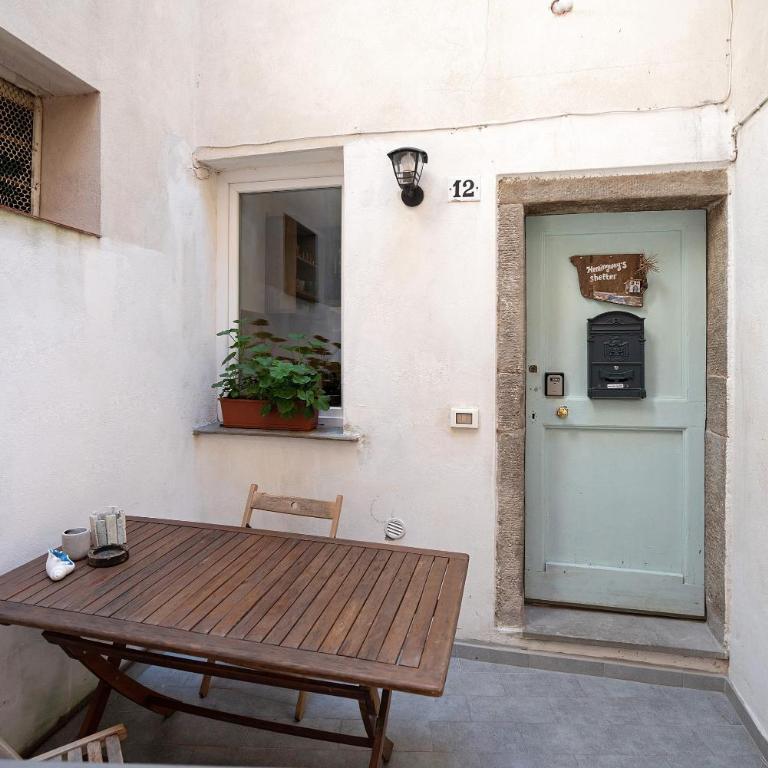 Hemingway's Shelter - One-Bedroom House - 20