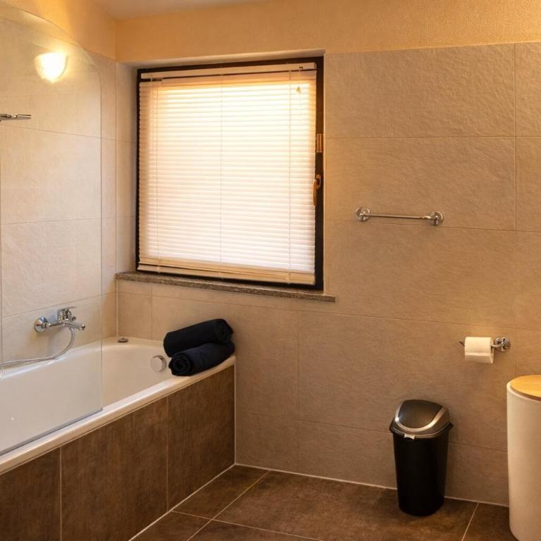Central Penthouse Luino - Apartamento Deluxe de 2 dormitorios con vistas al jardín - 40