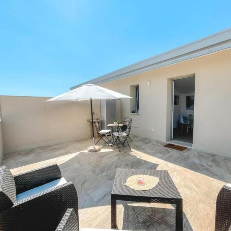 Villa Sele Fontanebianche - pool - Appartamento Deluxe con 2 Camere da Letto e Vista Oceano - 16