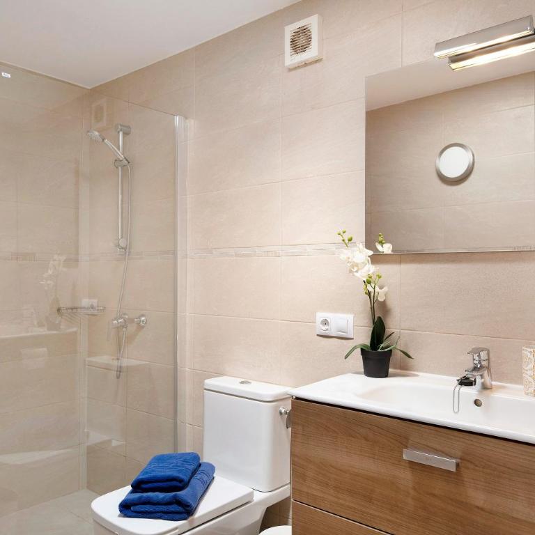 Puerto Chico 5 - Two-Bedroom Deluxe Apartment with Ocean View - 24