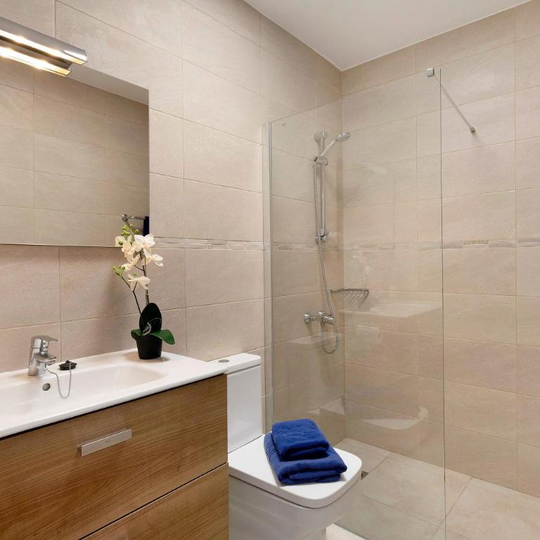 Puerto Chico 5 - Two-Bedroom Deluxe Apartment with Ocean View - 22