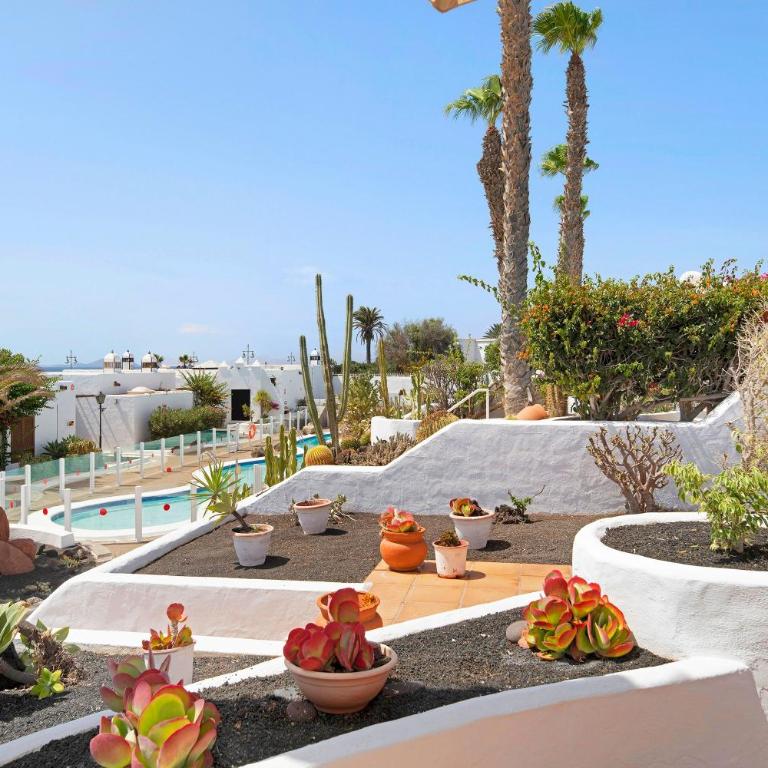 Puerto Chico 5 - Two-Bedroom Deluxe Apartment with Ocean View - 5