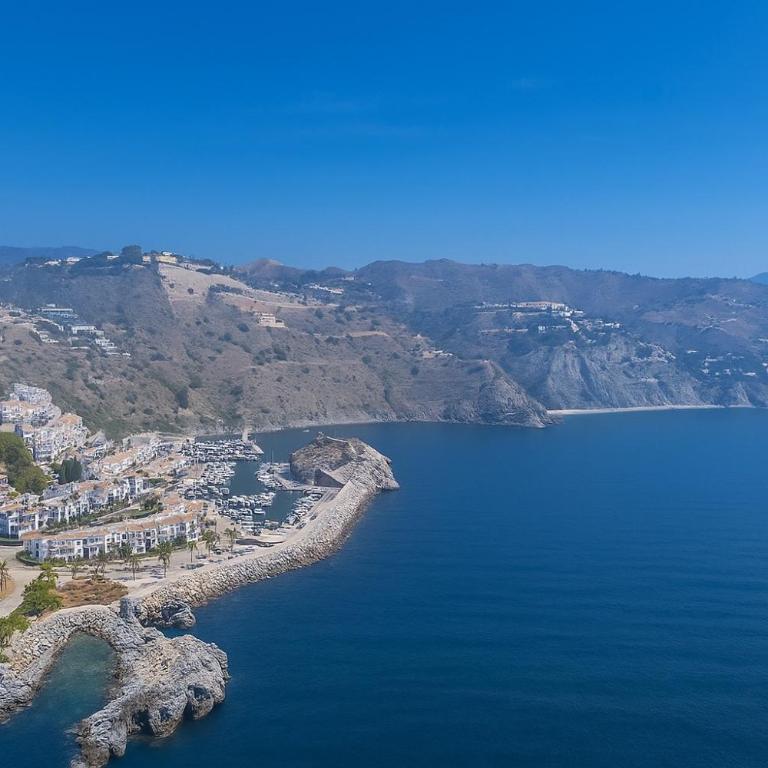 Icon Marina la Ola - Three-Bedroom Apartment with Water View - 28