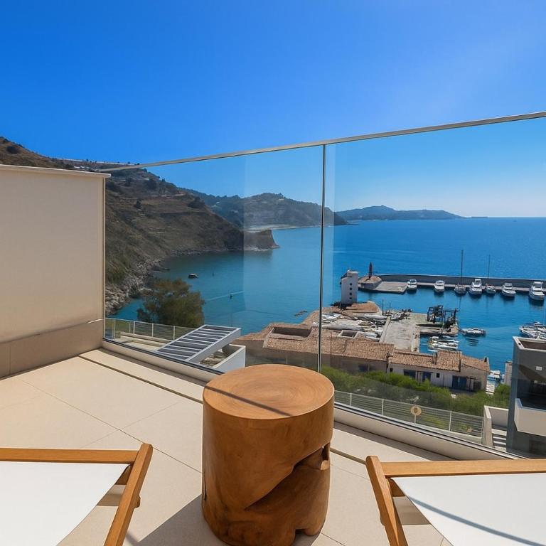 Icon Marina la Ola - Three-Bedroom Apartment with Water View - 11