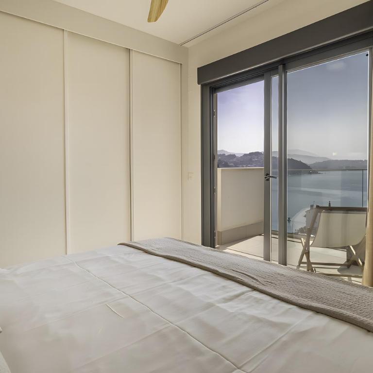 Icon Marina la Ola - Three-Bedroom Apartment with Water View - 13