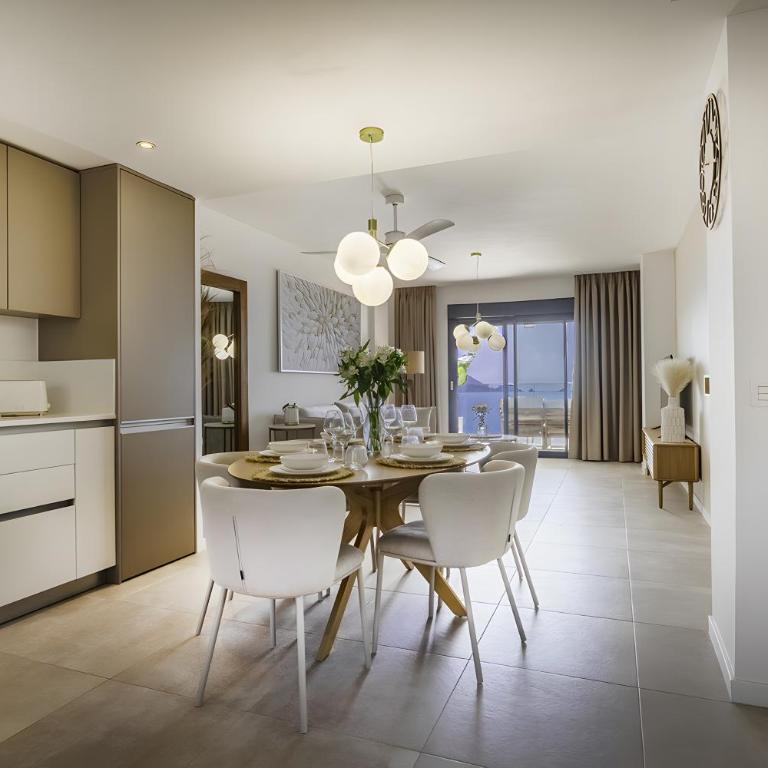Icon Marina la Ola - Three-Bedroom Apartment with Water View - 9