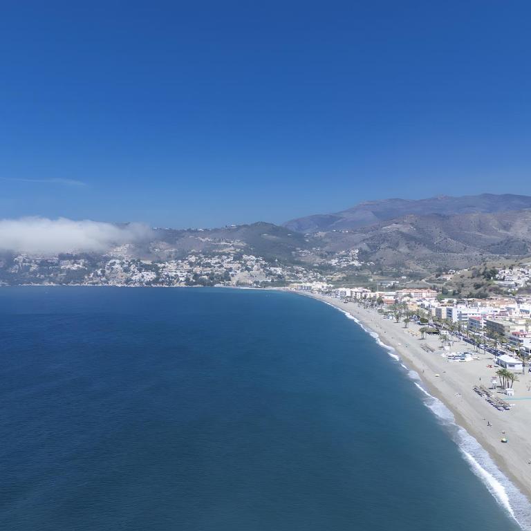 Icon Marina la Ola - Three-Bedroom Apartment with Water View - 30