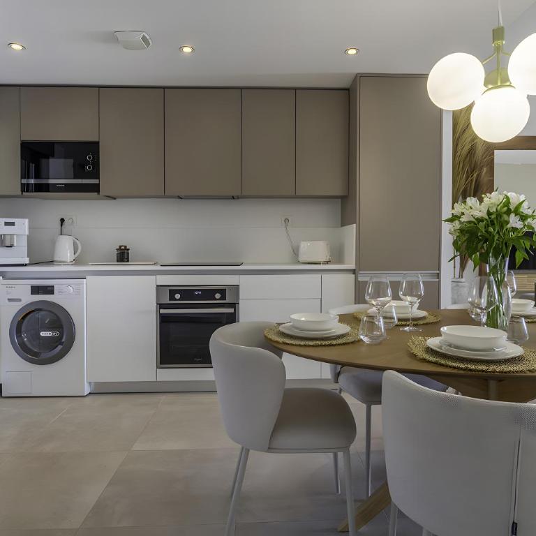 Icon Marina la Ola - Three-Bedroom Apartment with Water View - 6
