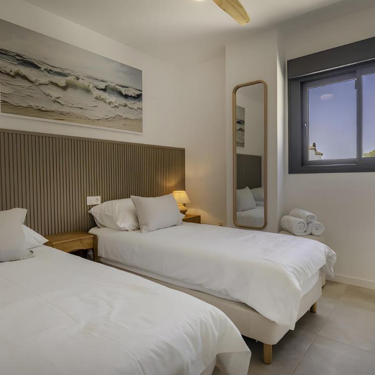 Icon Marina la Ola - Three-Bedroom Apartment with Water View - 17