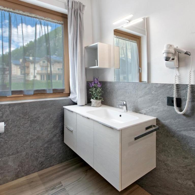 Chalet Snowlake Appartamento Lago - Appartamento Deluxe con 2 Camere da Letto e Vista Giardino - 18