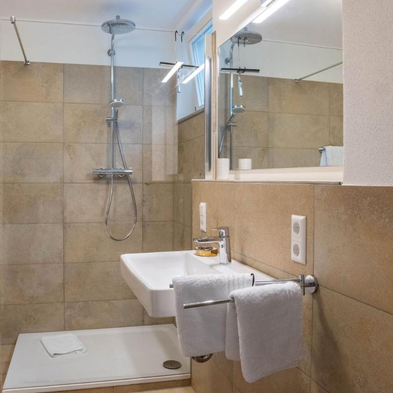 Ferienwohnung Tödiblick - Apartment mit 1 Schlafzimmer und Gartenblick - 16