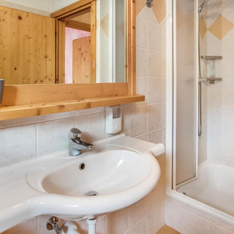 Baita dei ski app 4 - Appartamento Deluxe con 2 Camere da Letto e Vista Giardino - 19