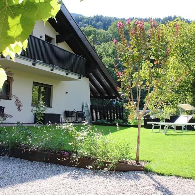 Wiesgut Ferienwohnung Golden - Two-Bedroom Deluxe Apartment with Garden View - 24