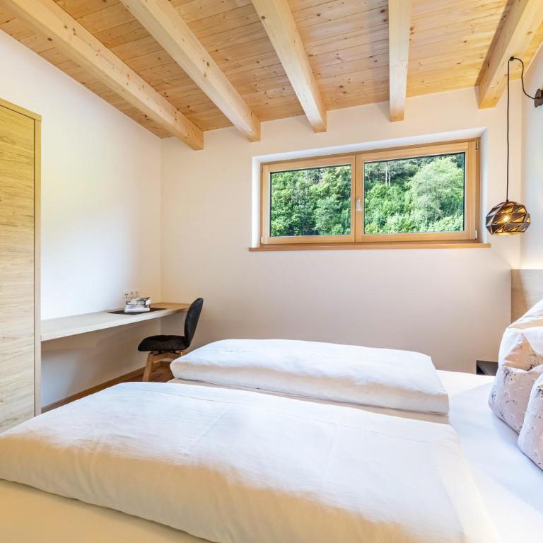 Wiesgut Ferienwohnung Golden - Two-Bedroom Deluxe Apartment with Garden View - 10