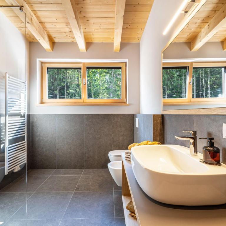 Wiesgut Ferienwohnung Golden - Two-Bedroom Deluxe Apartment with Garden View - 17