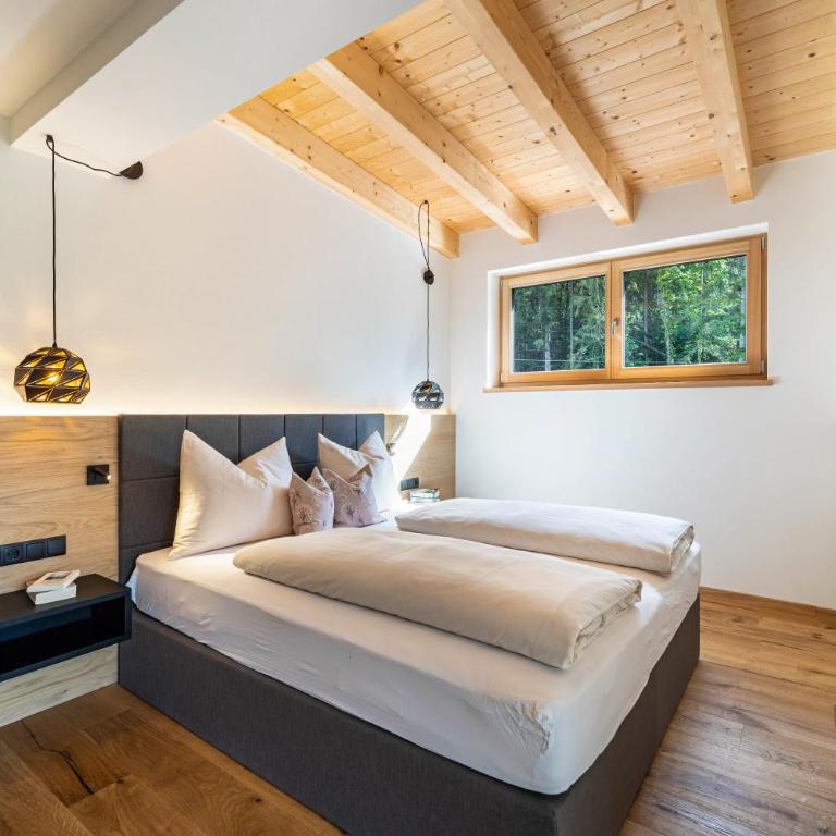 Wiesgut Ferienwohnung Golden - Two-Bedroom Deluxe Apartment with Garden View - 6