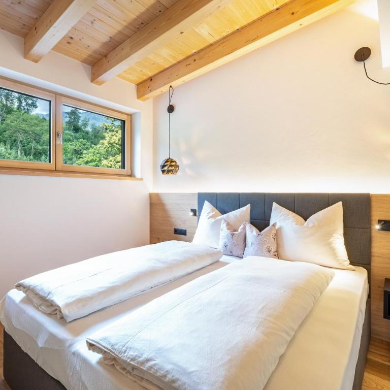 Wiesgut Ferienwohnung Golden - Two-Bedroom Deluxe Apartment with Garden View - 9