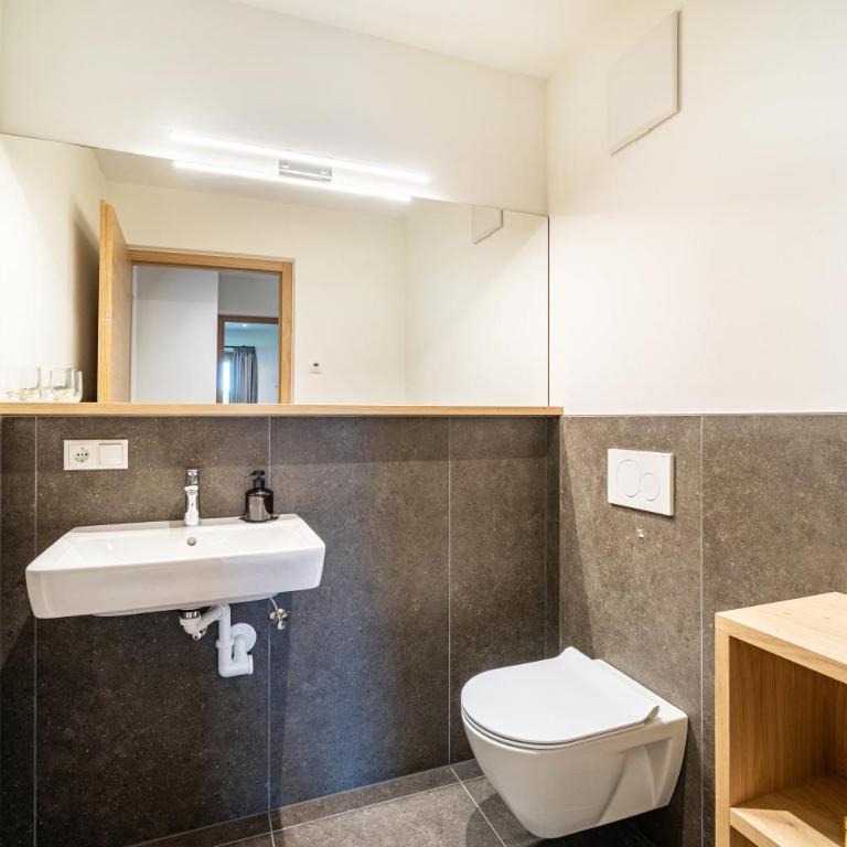 Wiesgut Ferienwohnung Golden - Two-Bedroom Deluxe Apartment with Garden View - 19