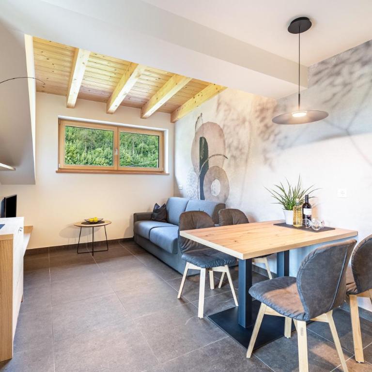 Wiesgut Ferienwohnung Golden - Two-Bedroom Deluxe Apartment with Garden View - 12